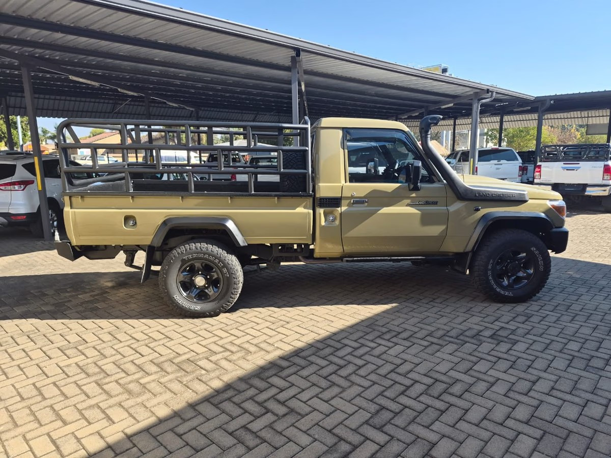 Toyota Land Cruiser 79 2008 (2)