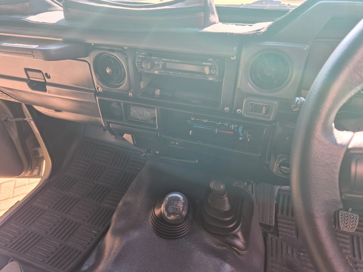 Toyota Land Cruiser 79 2008 (8)