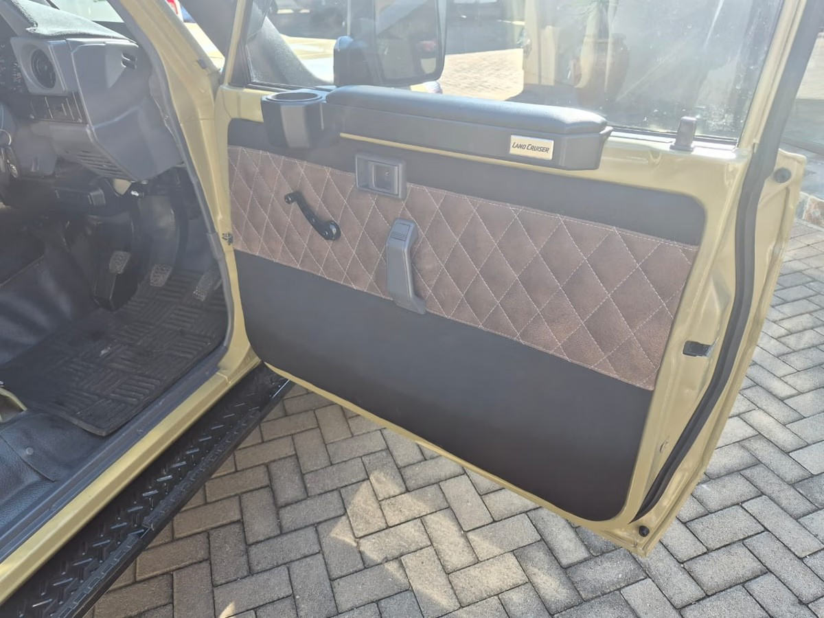 Toyota Land Cruiser 79 2008 (5)
