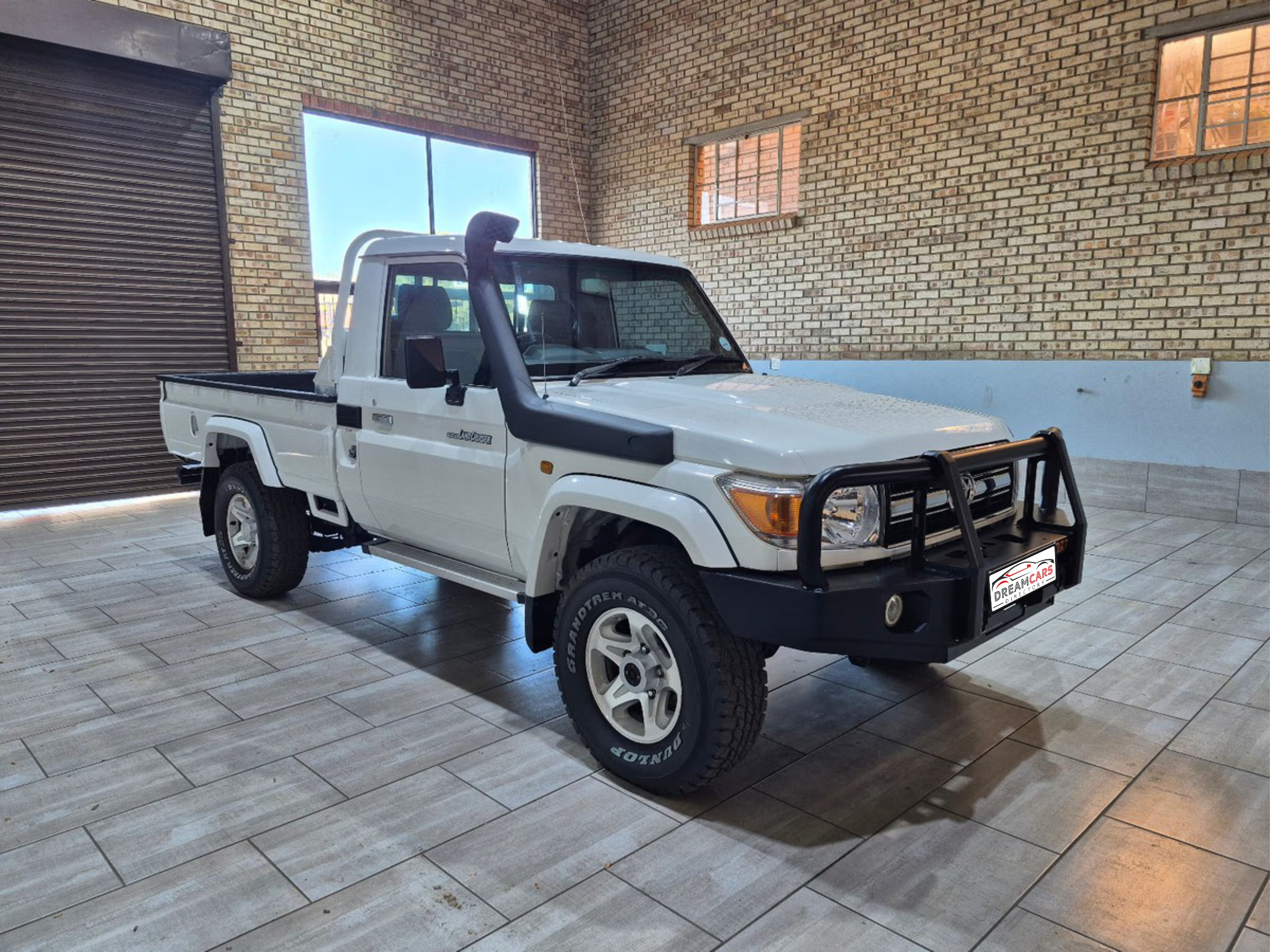 Toyota Land Cruiser 79 2015
