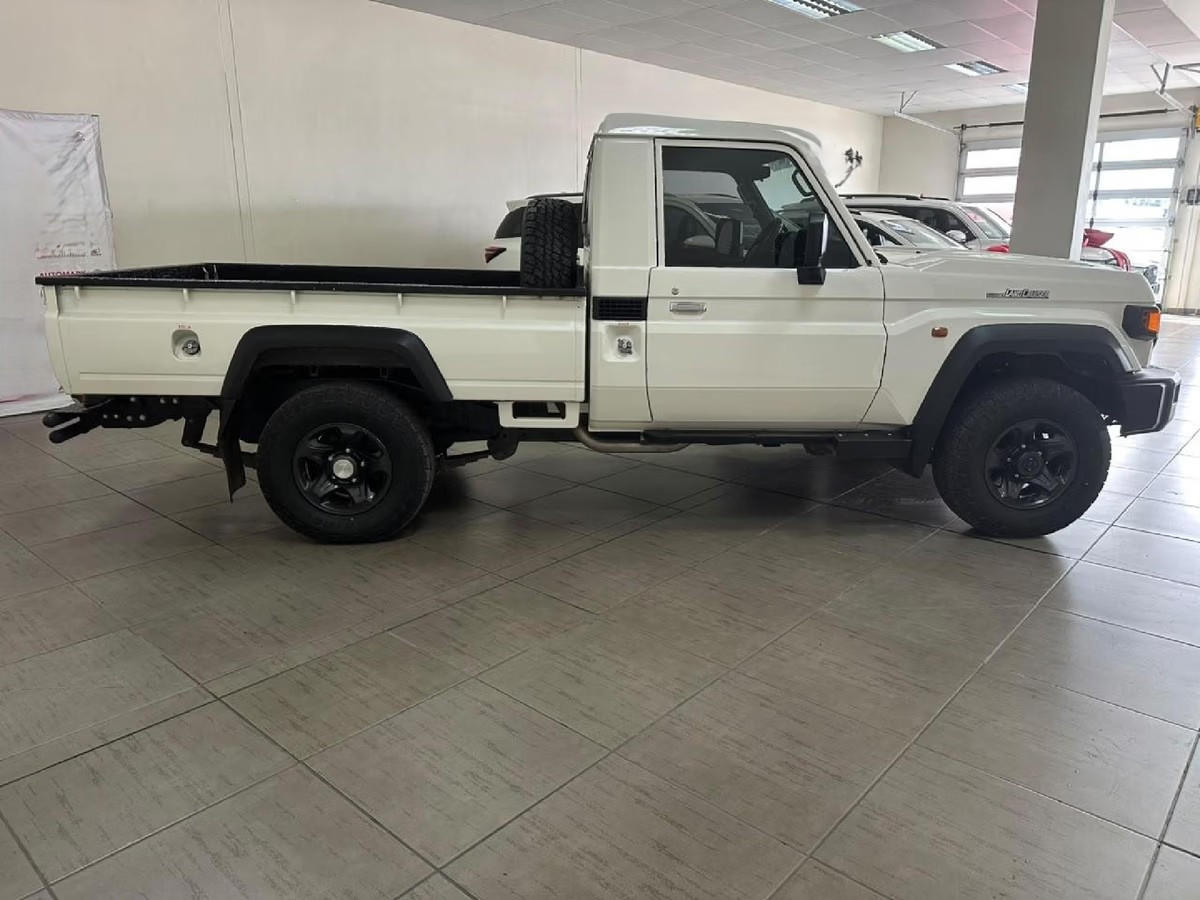 Toyota Land Cruiser 79 2025 (2)