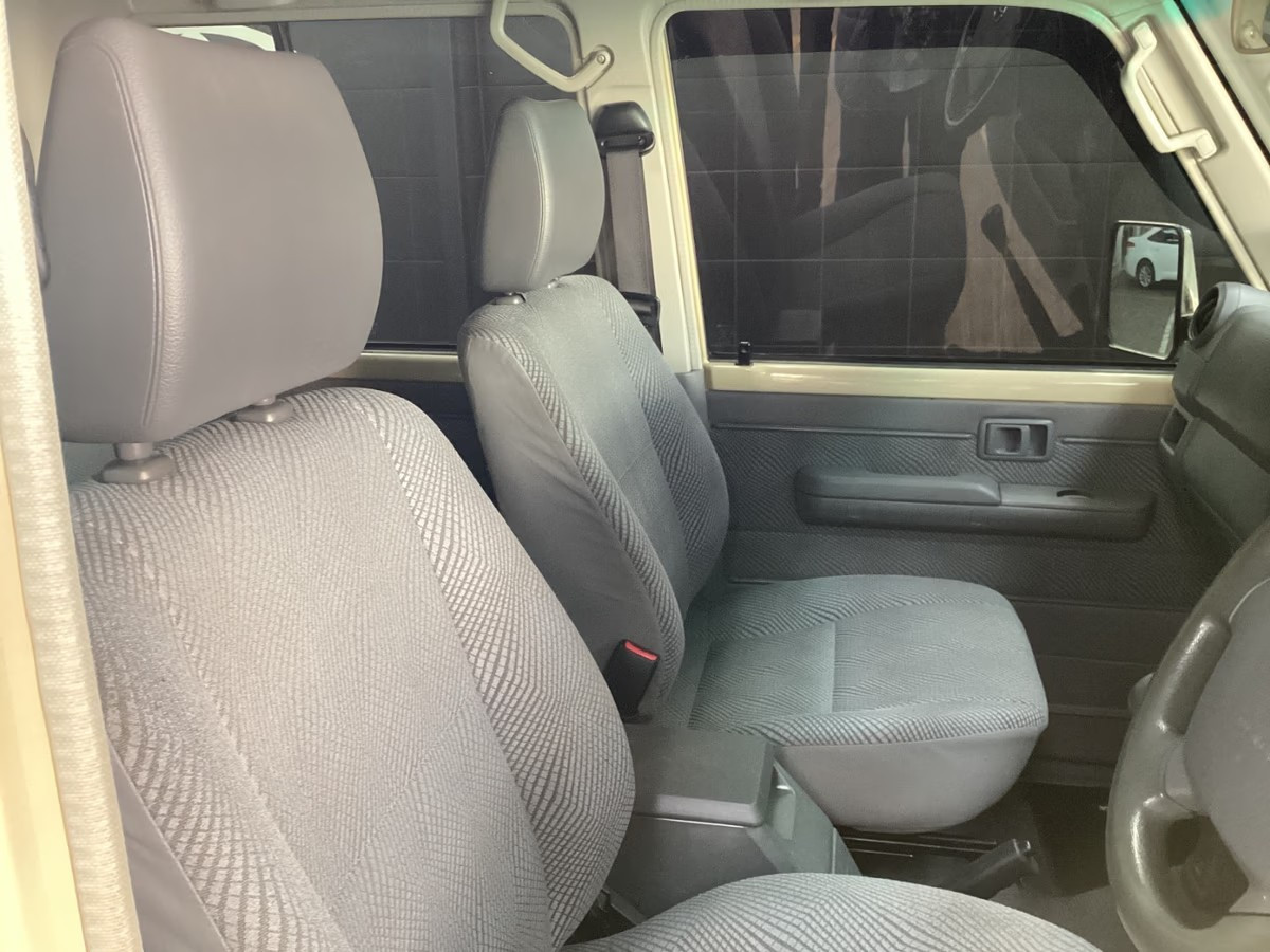 Toyota Land Cruiser 79 2016 (6)