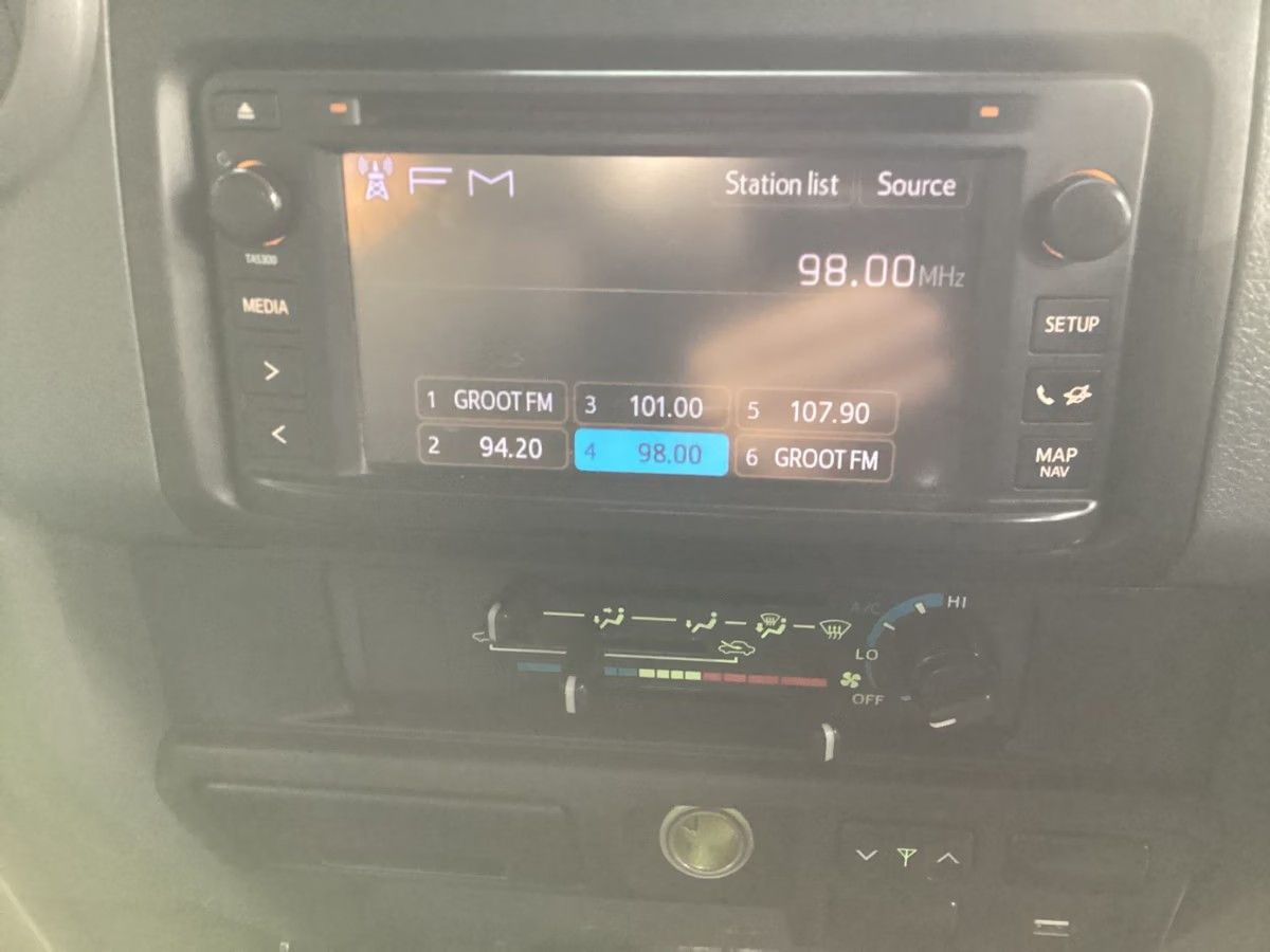 Toyota Land Cruiser 79 2016 (9)