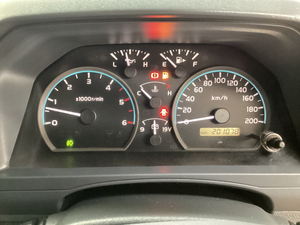 Toyota Land Cruiser 79 2016 (8)