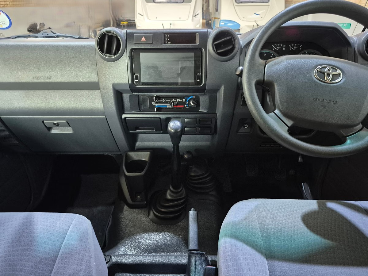 Toyota Land Cruiser 79 2022 (6)