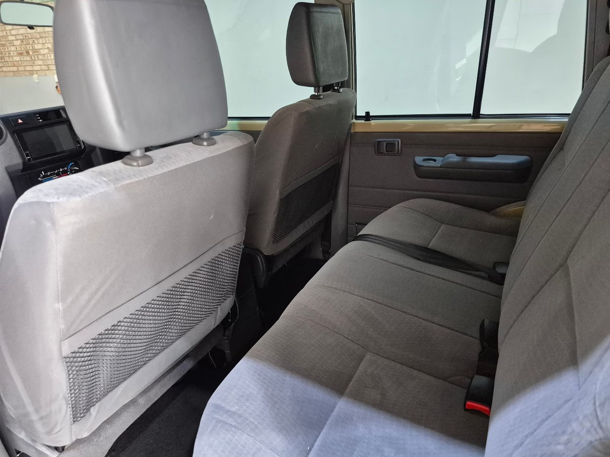 Toyota Land Cruiser 79 2022 (10)