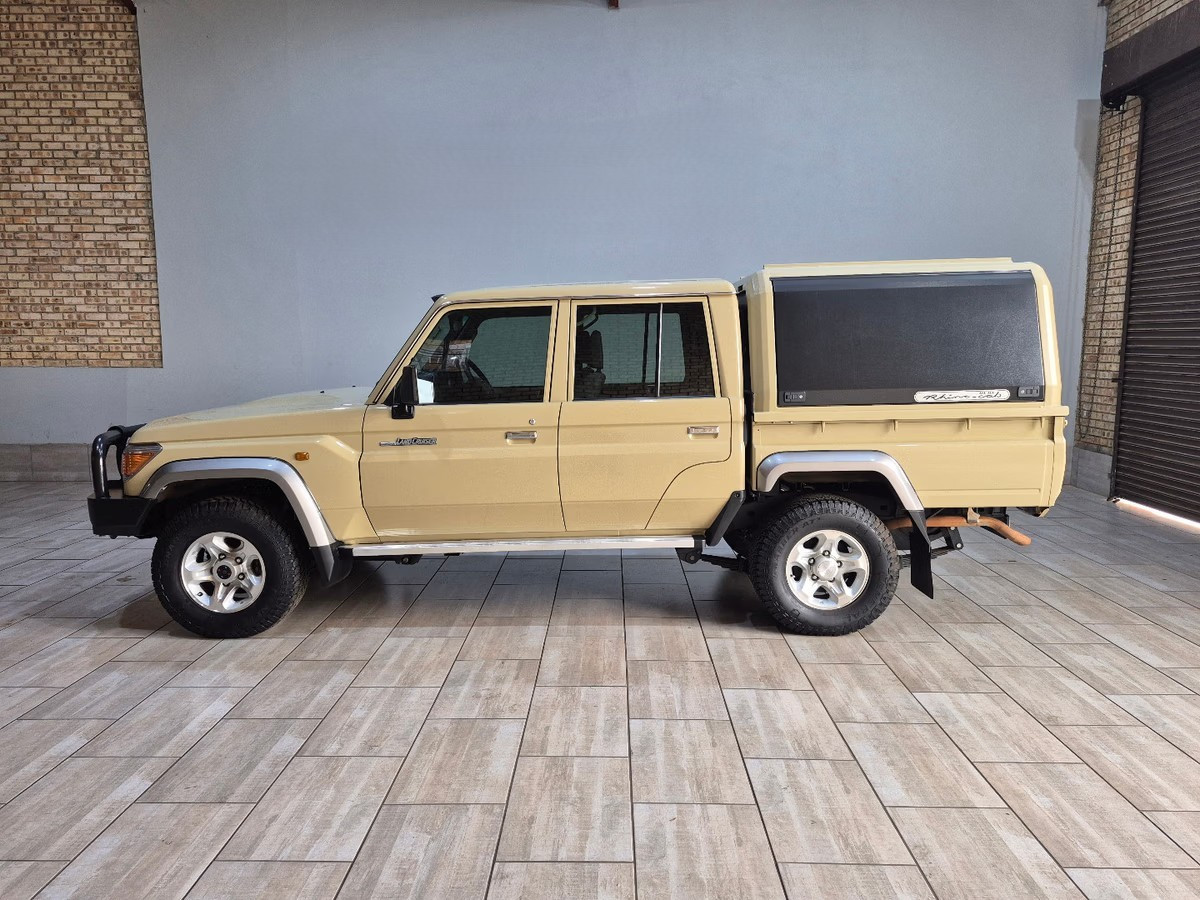 Toyota Land Cruiser 79 2022 (2)