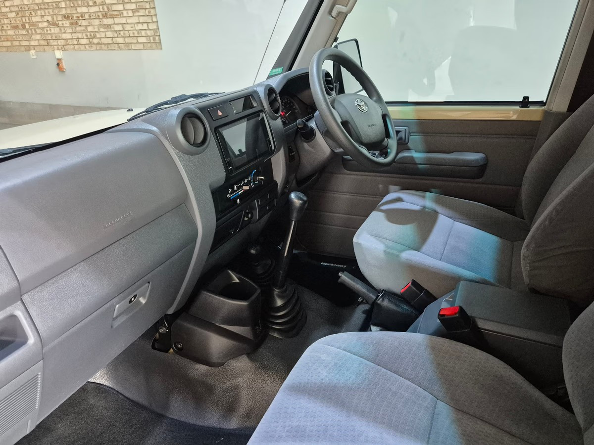 Toyota Land Cruiser 79 2022 (9)