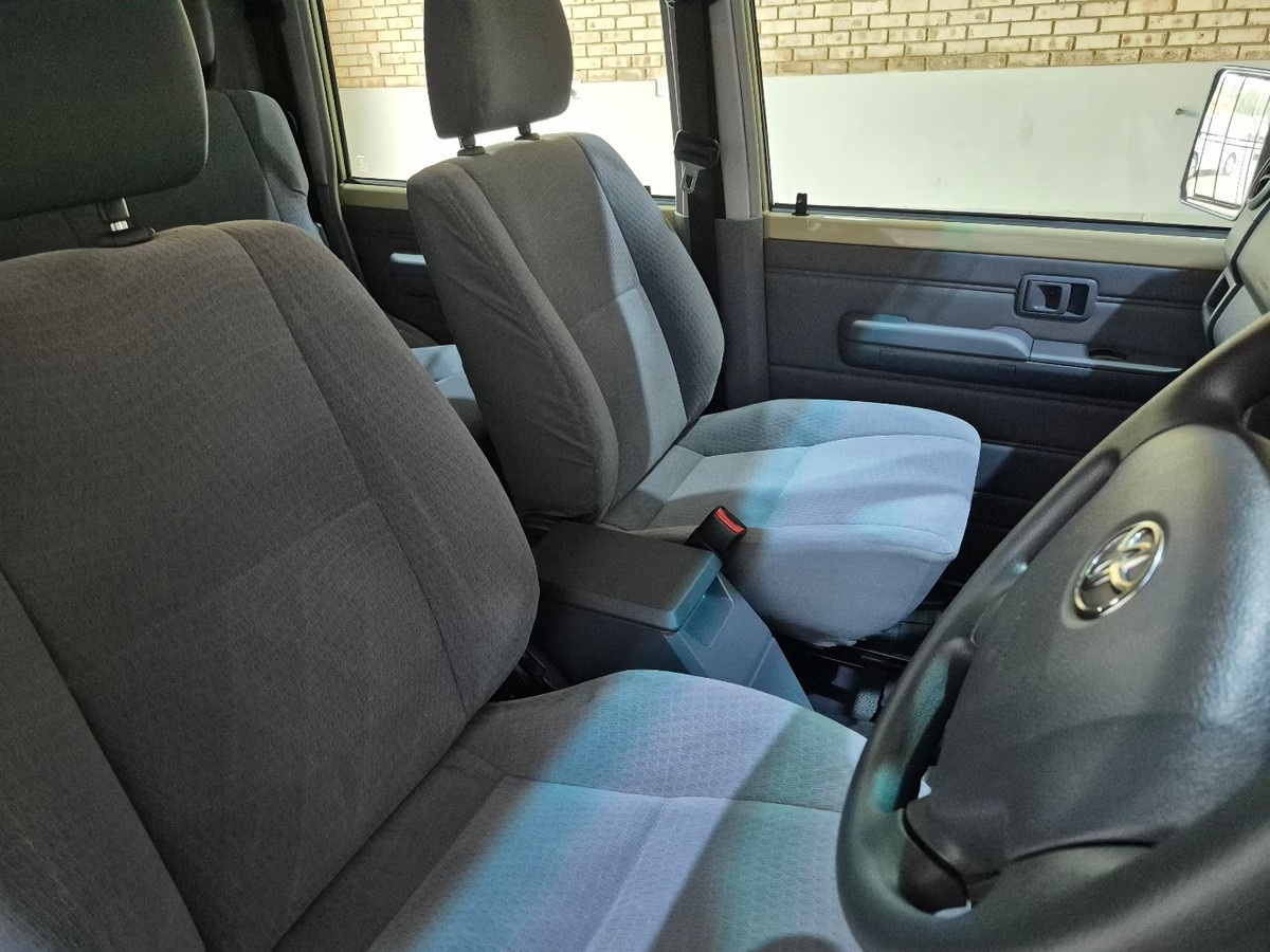 Toyota Land Cruiser 79 2022 (5)