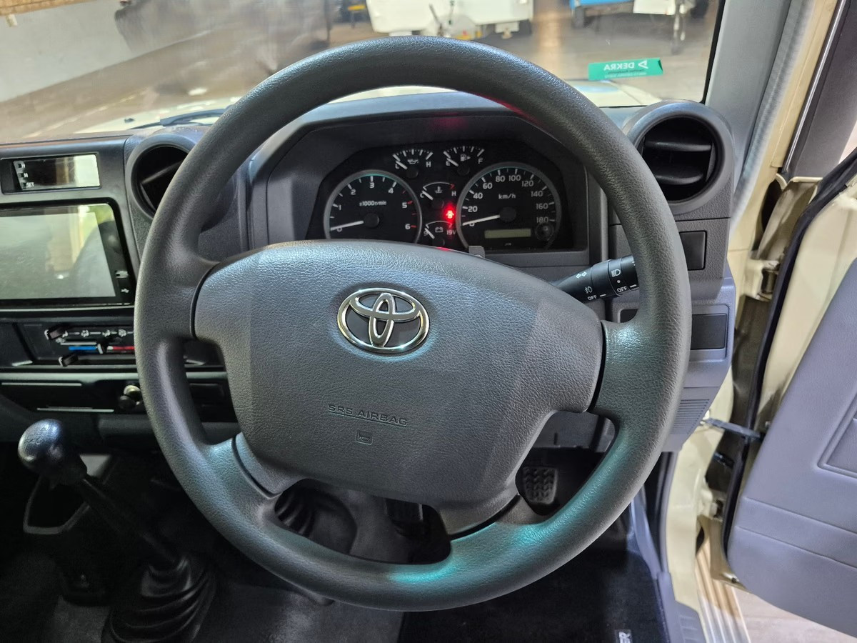 Toyota Land Cruiser 79 2022 (7)