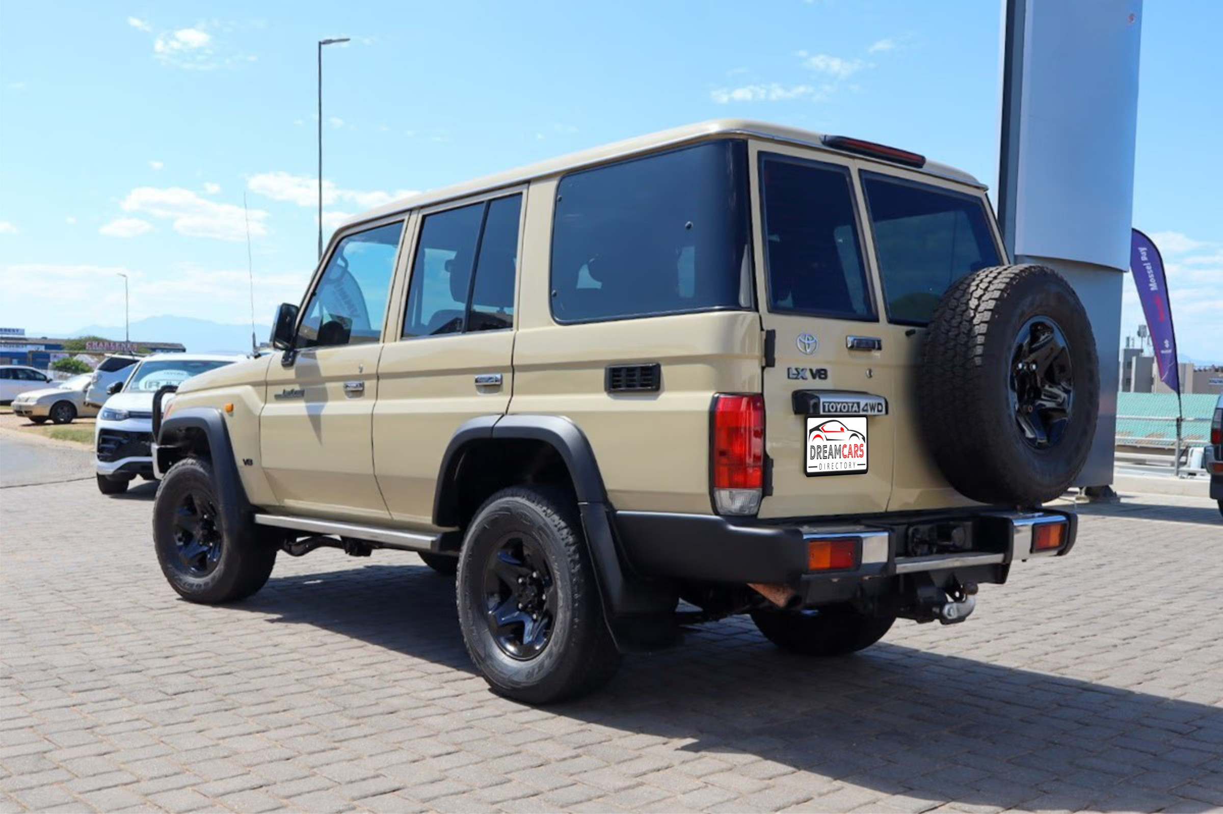 Toyota Land Cruiser 76 2015 (3)