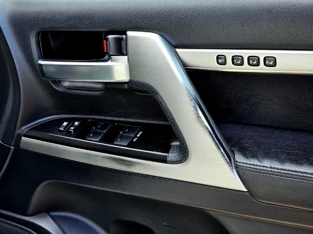 Toyota Land Cruiser 200 2016 (4)
