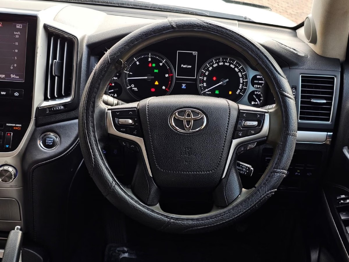 Toyota Land Cruiser 200 2016 (9)