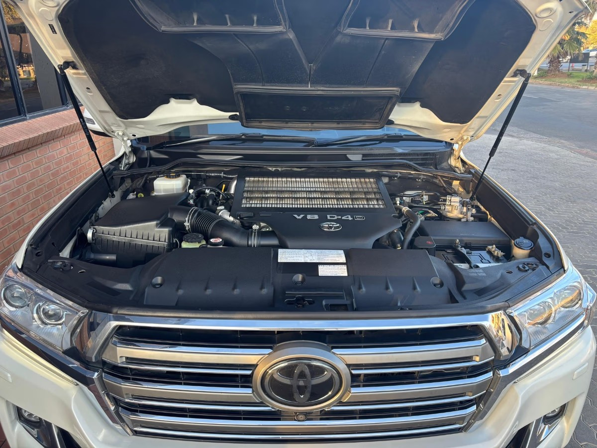 Toyota Land Cruiser 200 2018 (4)