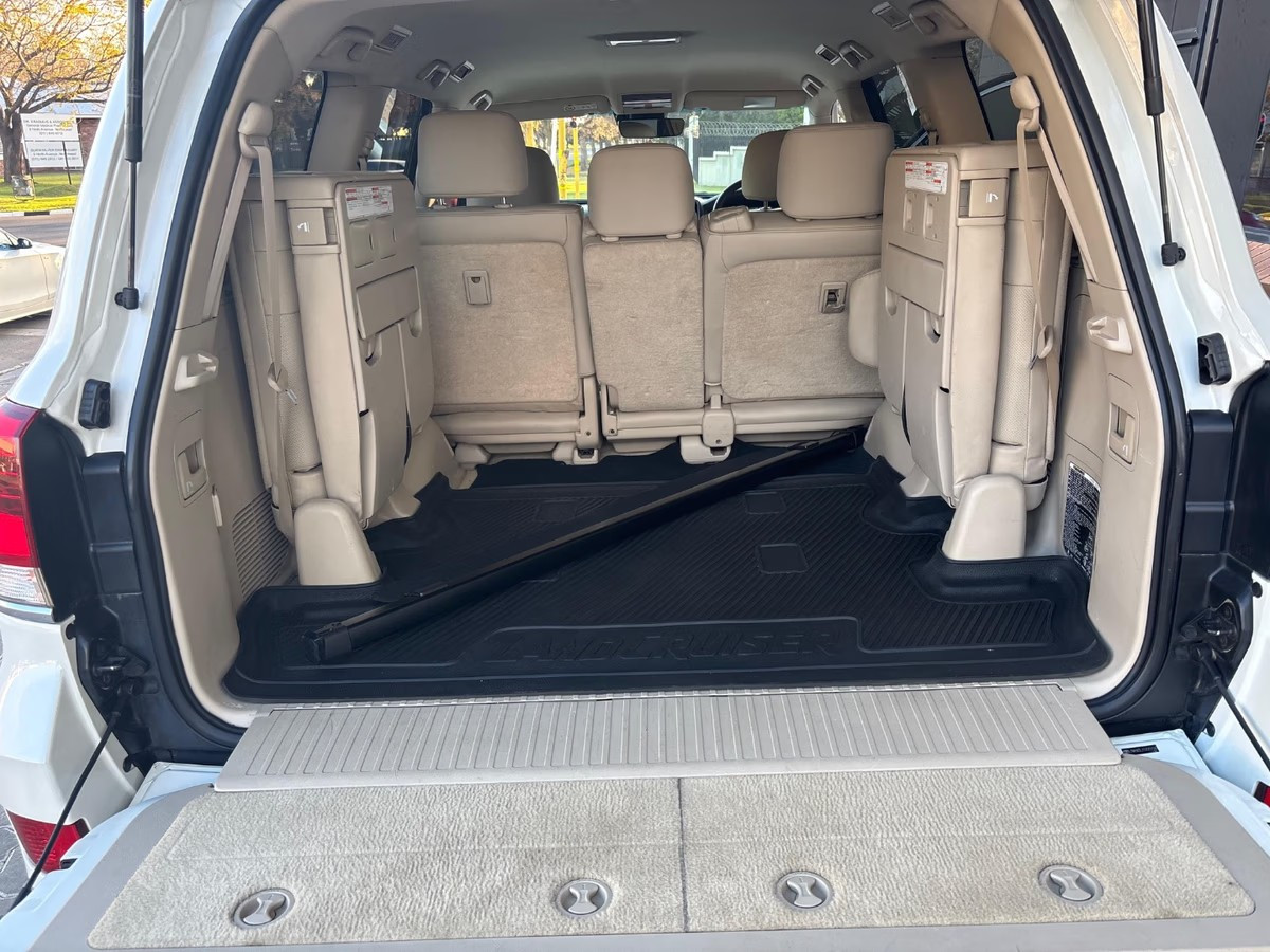 Toyota Land Cruiser 200 2018 (8)