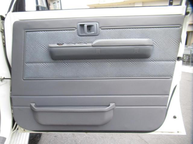 Toyota Land Cruiser 79 2015 (5)