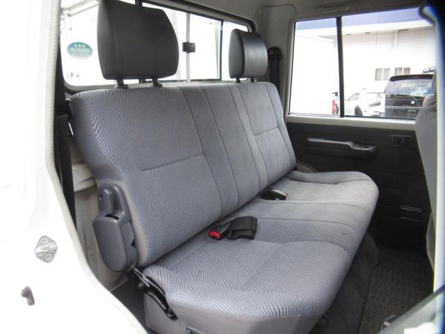 Toyota Land Cruiser 79 2015 (9)