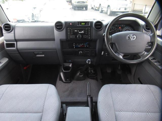 Toyota Land Cruiser 79 2015 (7)