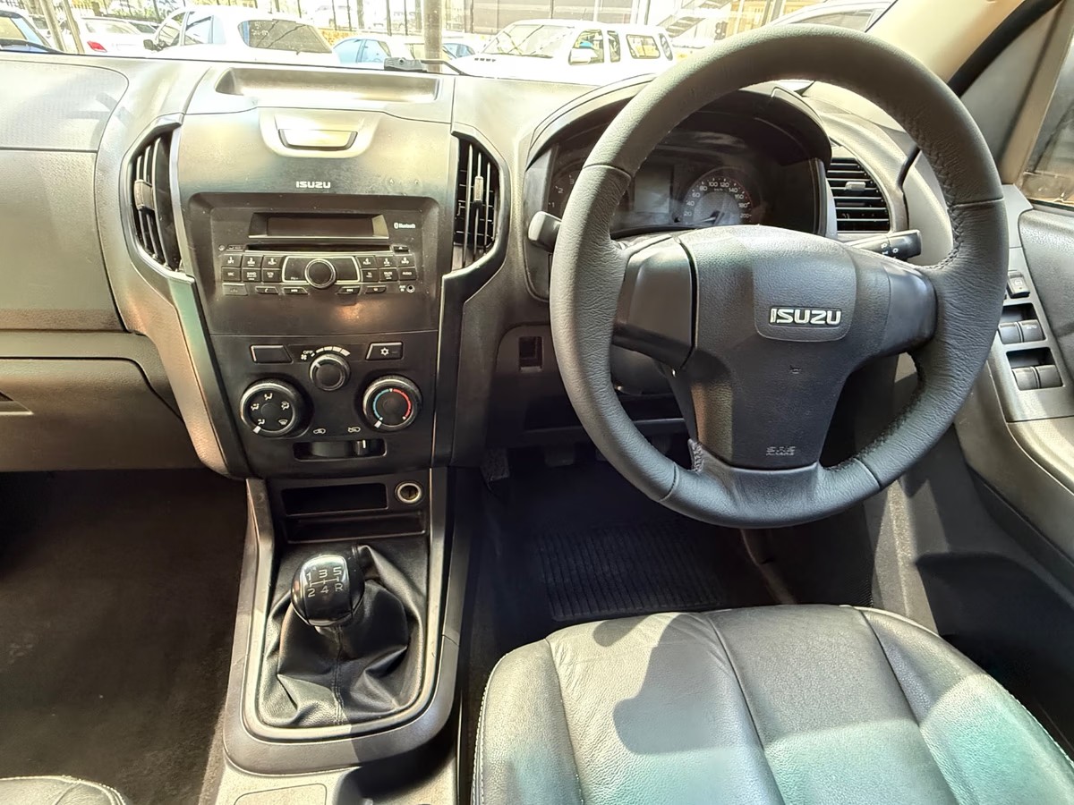 Isuzu D-Max 2019 (8)