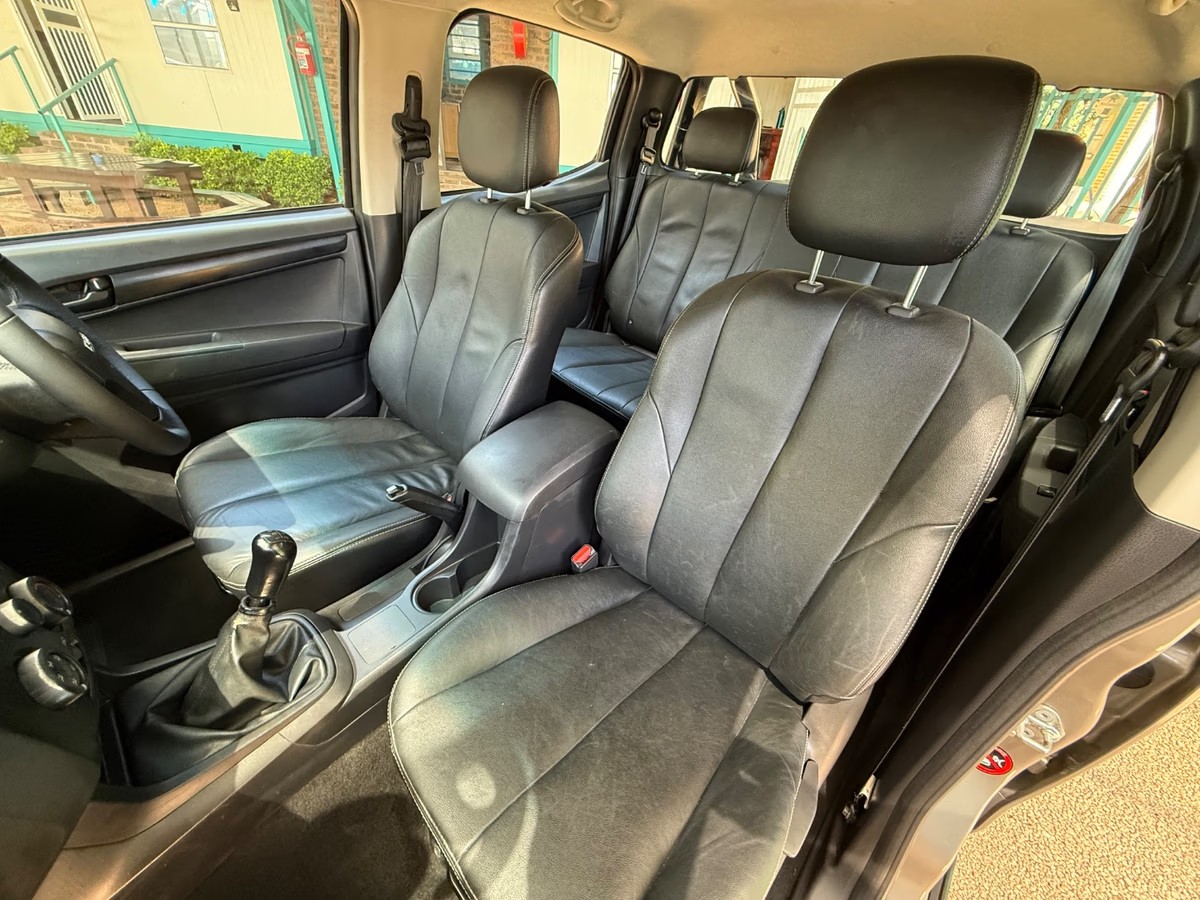 Isuzu D-Max 2019 (9)