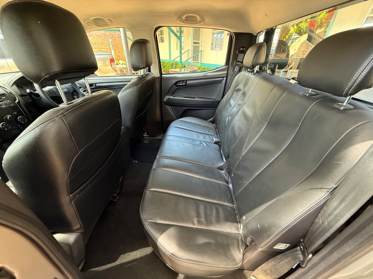 Isuzu D-Max 2019 (10)