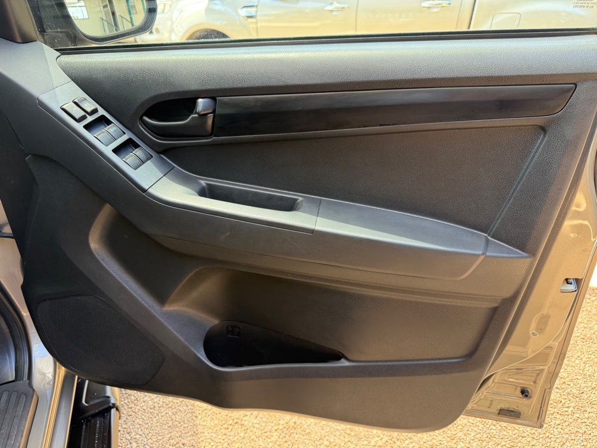 Isuzu D-Max 2019 (7)